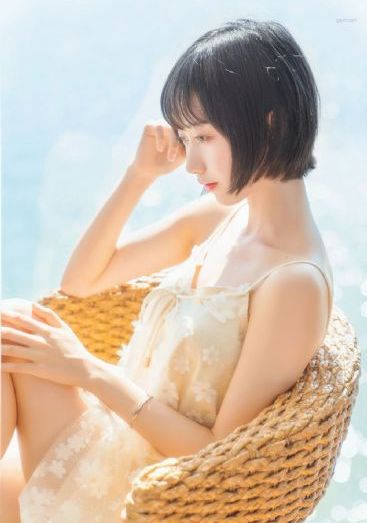 女人把衣服脱了个精光给男人亲_4K免费观看