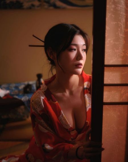 魅魔双腿夹住腰部榨汁的导演是谁_日韩在线观看